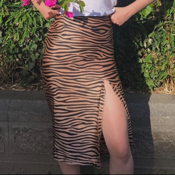 Forever 21 Tiger Print Midi Skirt with Slit - Picture 1 of 6